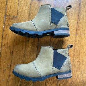 Women’s Sorel Amelia Chelsea weatherproof boot size 6.5